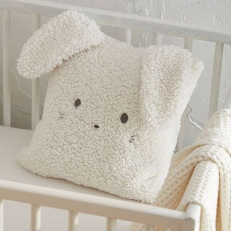 Cute Pillows For Bed, Bunny Room Decor, Sewing Pillows Ideas, Baby Pillow Diy, Pillow For Baby, Bunny Pillow, Nursery Pillow, Sewing Cushions, Simple Hand Embroidery Patterns