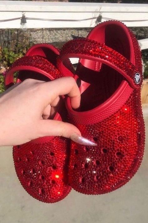 Croc Business, Crocs Aesthetic, Tiffany Store, Red Crocs, Custom Crocs, Bling Ideas, Crocs Fashion, Rhinestone Projects, Bling Shoes