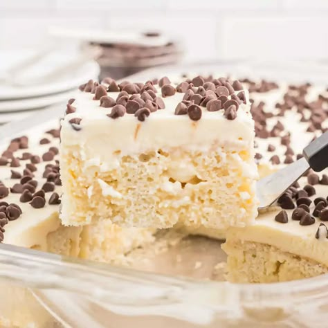 Cannoli Poke Cake Cool Whip Cream Cheese Frosting, Whipped Cream Cheese Frosting Recipe, Cannoli Poke Cake, Italian Bake, Easy Dessert Dips, Cake Receipe, Sweet Board, Cheese Frosting Recipe, Crockpot Dessert Recipes