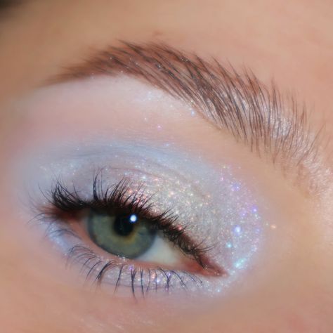 ❄️ @colourpopcosmetics frosty the snowman palette PR @benefitcosmetics precisely my brow, gimme brow PR colourpop discount code EMMA #eyeshadow #pastelmakeup #softmakeup #wintermakeup #makeupinspo #frostythesnowman colourpop frosty the snowman icy makeup winter eyeshadow blue eye look Ice Eyeshadow Look, Christmas Eyeshadow Simple, Snowy Eye Makeup, Frosty Winter Makeup, Frosty The Snowman Makeup, Blue Christmas Eyeshadow, Winter Themed Makeup, Icy Eyeshadow Looks, Eyeshadow Looks Christmas