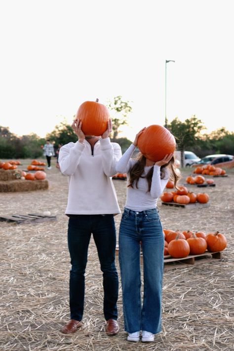 Pumpkin patch pictures! Bf And Gf Fall Pictures, Pumpkins Patch Pictures, Cute Couple Park Pictures Ideas, Fall Pumpkin Couple Pictures, Fall Pictures Ideas For Couples, Pumpkin Patch Outfit Couple Matching, Cute Fall Dates Pictures, Pumpkin Patch Date Pictures, Couple Photoshoot Pumpkin Patch