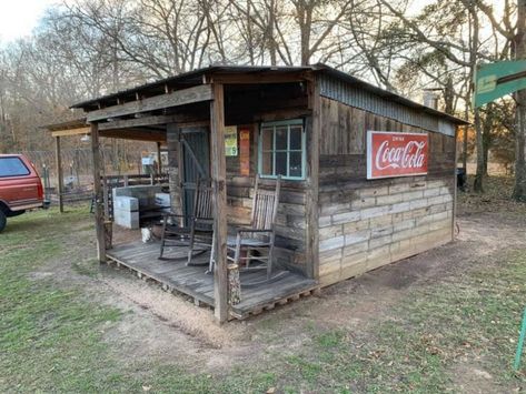 Diy Pallet Cabin, Tiny Home On A Budget, Rustic Tiny House Cabin, Tiny Cabin Kitchen, Pallet Cabin, Rustic Shed, Backyard Cabin, Rustic Tiny House, Cabin Porch