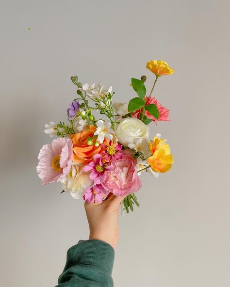 bridesmaid bouquet lineup from 5 different weddings 💫