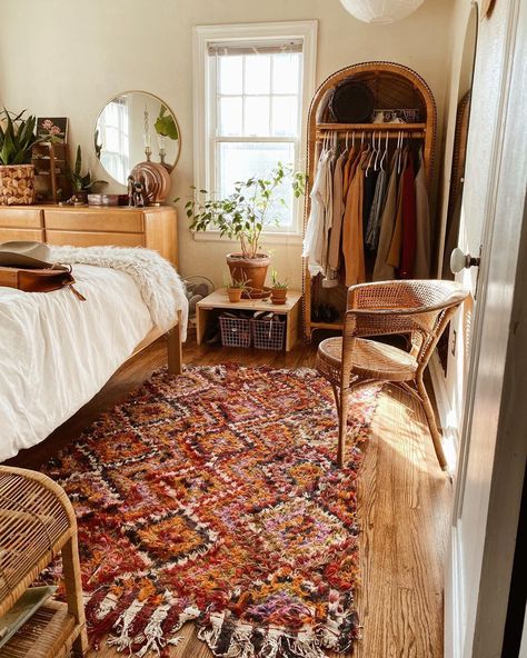 Pallet Beds, Bedroom Vintage, House Room, Decor Minimalist, Apartment Inspiration, Eclectic Home, Bohemian Home, Dream House Decor, Boho Bedroom