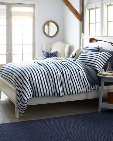 . Bedding Coastal, Nautical Themed Bedroom, Nautical Mirror, Deco Marine, Nautical Bedroom, Striped Bedding, Coastal Bedrooms, Nautical Home, Spare Bedroom