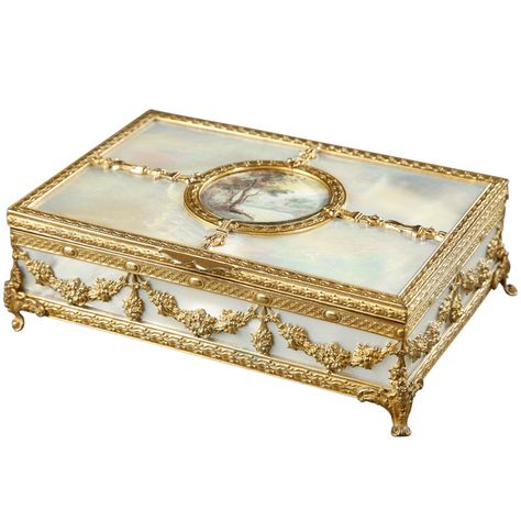 Charles X jewels box in mother-of-pearl with miniature Jewelry Casket, Antique Jewelry Box, Antique Boxes, Vintage Tin Signs, Music Boxes, Antique Store, Pretty Box, Jewel Box, Antique Stores