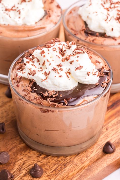 Easy Chocolate Mousse Recipe, Easy Chocolate Mousse, Dinner Desserts, Fancy Stuff, Chocolate Mousse Recipe, Frozen Chocolate, Elegant Desserts, Mousse Recipes, Homemade Whipped Cream