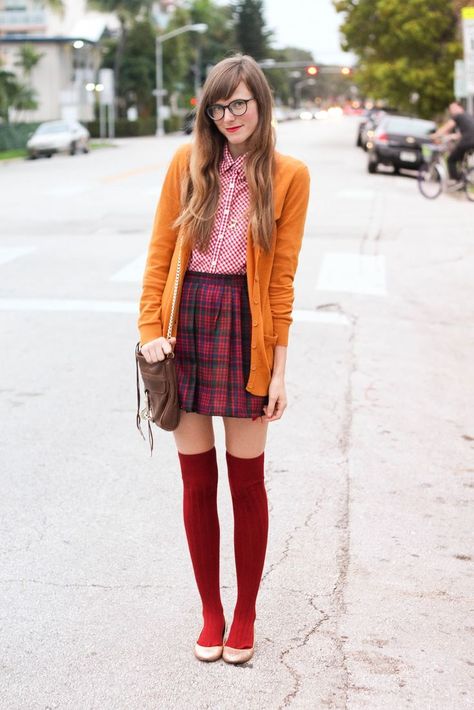 plaid, please.: Steffys Pros and Cons | A NYC Personal Style, Travel and… Nerdy Girl Outfits, Knee Socks Outfits, Geek Chic Outfits, Nerdy Style, Librarian Style, Nerd Outfits, Geek Chic Fashion, Librarian Chic, Estilo Hipster