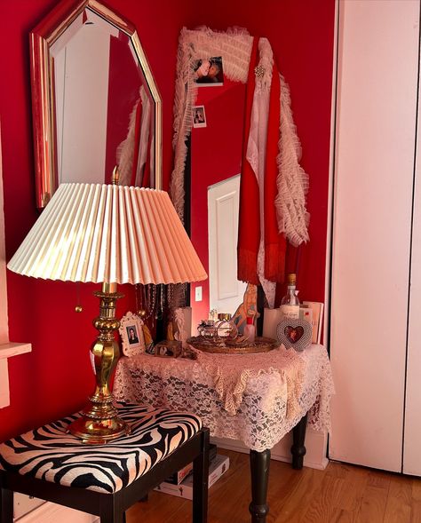 It’s a whole new (red) bedroom by me for me love, me ❤️💋🌹❣️🍓👠🍒🌶️❤️‍🔥 #red #redaesthetic #redroom #redbedroom #vintage #girlybedroom Red Room Ideas Aesthetic, Red Decor Bedroom, Red Pink Bedroom, Pink And Red Room, Red White Bedroom, Red And Pink Bedroom, Retro Bedroom Aesthetic, Red Velvet Aesthetic, Fancy Bedroom