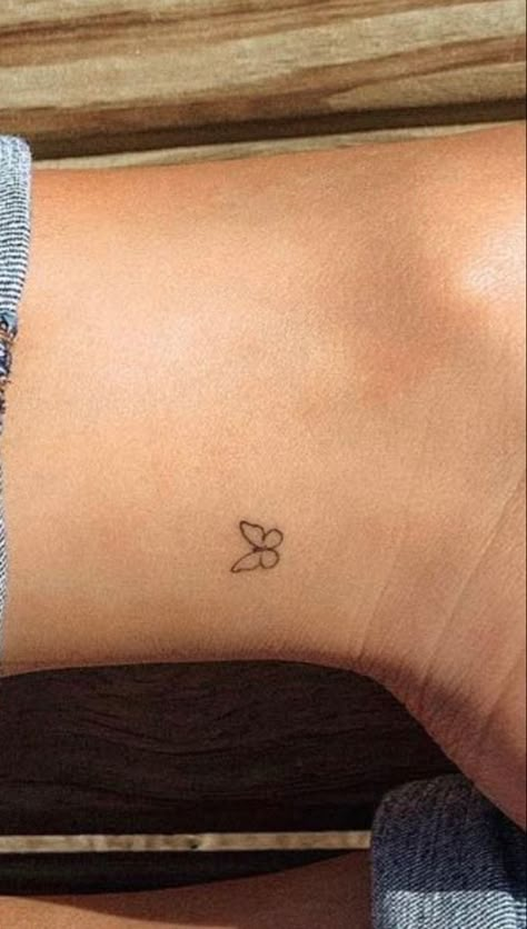 Small Cute Dainty Tattoos, Mini Tats Black Women, Pretty Mini Tattoos, Very Simple Lunch Ideas, Small Red Tattoo On Brown Skin, Small And Dainty Tattoos, Cute Tattoos Small Simple, Cute Spots For Tattoos, Small Mini Tattoos