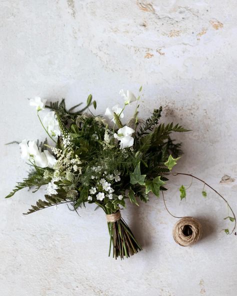 • green leafy botanicals • Something a little different for me - an almost all foliage bouquet; this one for bridesmaid Ella - lots of different varieties of fern, rosemary, mint, fluffy seed heads, oat grass and variegated ivy with a light sprinkling of early sweet peas and little white alliums. Unfurling glimpses of green for a drizzly Tuesday in late April 🌿. #greenbotanicals #greenbouquet #foliagebouquet #thebelljarfloralstories Fern And Flower Bouquet, Small Green Wedding Bouquet, Simple Green Bouquet, Leafy Bridal Bouquet, Small Greenery Bouquet, Mossy Wedding Bouquet, Greenery Bride Bouquet, Bridesmaid Bouquet Green And White, Greenery Heavy Bouquet