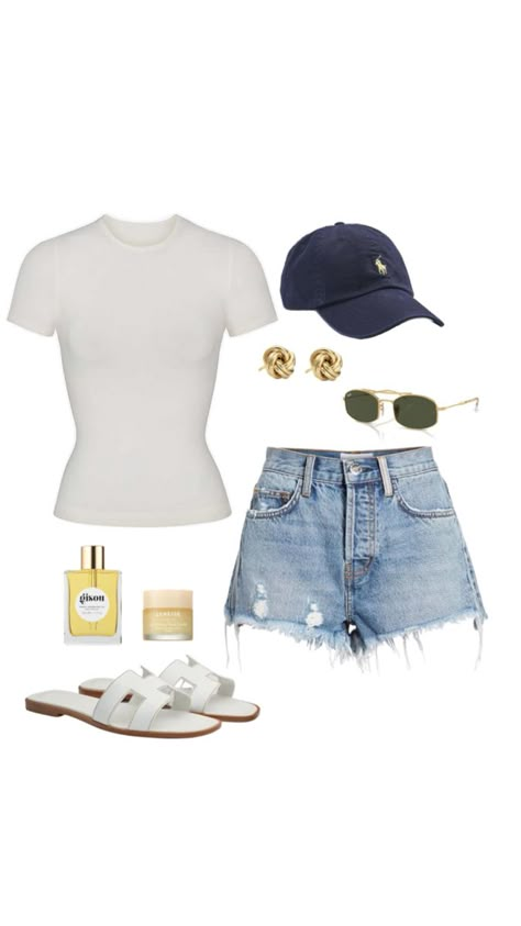 Outfits With Sandals And Jeans, Tight Shirt Outfit, Going Out Crop Tops, Looks Com Short, Rich Outfits, Shirt Outfit Summer, White Summer Outfits, Jean Short Outfits, Vacation Fits