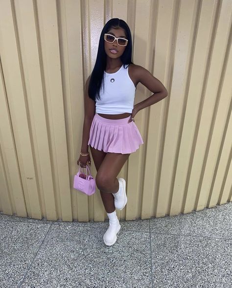 Skirt Outfit Black Women, Pink Skirt Outfit, Outfit Black Women, Miniskirt Outfits, Girls Summer Outfits, Causual Outfits, Cute Swag Outfits, Skirt Outfit