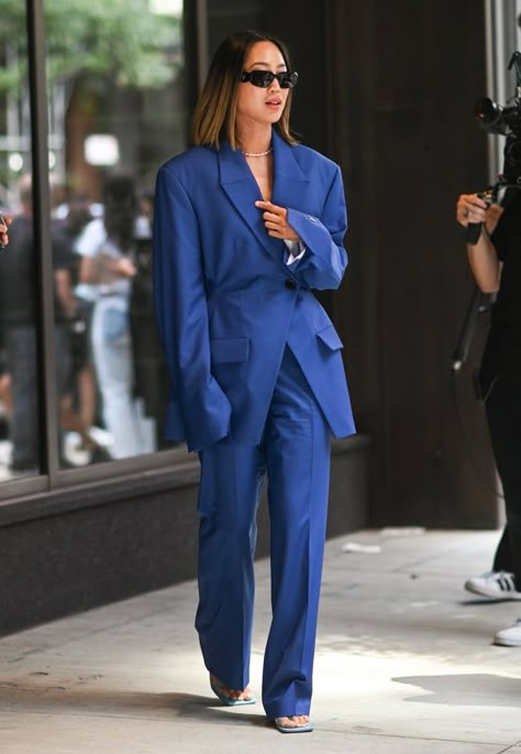 Business Woman Suit, Androgynous Style, Woman Suit, New York Fashion Week Street Style, New Street Style, Woman Suit Fashion, Street Style Trends, About Business, Fashion Images