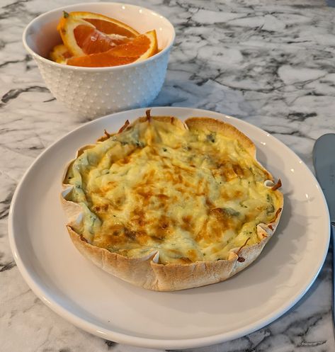 Tortilla Quiche (3 points) Quiche Made With Tortillas, Tortilla Quiche Bake With Cottage Cheese, Tortilla Quiche, Egg Tortilla, Breakfast Tortilla, Keto Quiche, Blue Recipes, Weight Watchers Recipes Desserts, Cottage Cheese Recipes