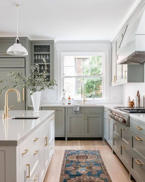 Model Dapur, Kitchen Cabinet Inspiration, Cabinet Inspiration, Sage Green Kitchen, Desain Pantry, Kabinet Dapur, Green Kitchen Cabinets, Transitional Decor Kitchen, Kitchen Cabinet Colors