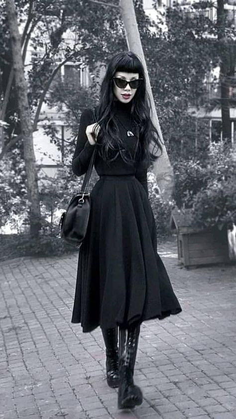 Edgy Work Outfits, Fashion For Work, Elegant Goth, Goth Outfit Ideas, Goth Chic, Gothic Mode, Casual Goth, Goth Look, Outfit Shopping