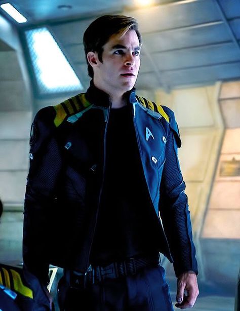 Captain Kirk, Star Trek Beyond. Star Trek Chris Pine, Chris Pine Movies, Gene Roddenberry, Star Trek Aos, Jim Kirk, James Kirk, Star Trek Reboot, Film Star Trek, Fandom Star Trek