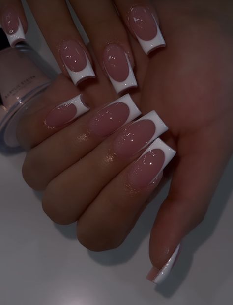 White On Pink French Tip, White French Tip Nails Pink Base, White French Tip Nails With Pink Base, Medium White French Tip Nails, Plain White French Tip Nails, Medium Set Nails, Simple White French Tip Nails, Pink Base White French Tip, French Tips Pink Base