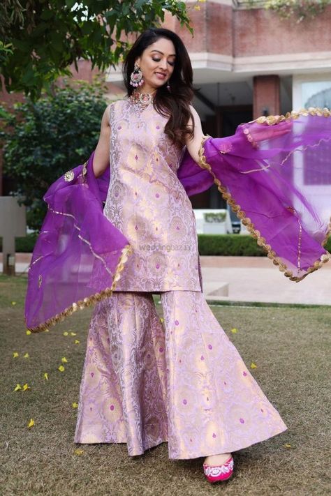 Brocade Sharara, Party Wear Dresses Western, Sharara Designs, Trendy Outfits Indian, Long Gown Design, Anarkali Dress Pattern, Simple Kurti Designs, Indian Dresses Traditional, Traditional Indian Outfits