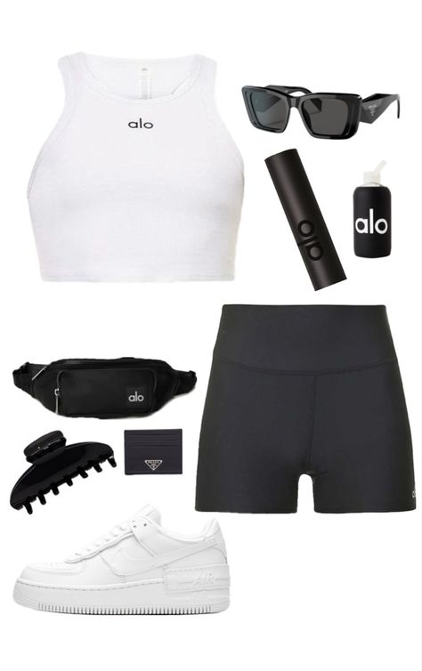 Alo Yoga Outfit, Outfits Leggins, Outfit Fitness, Aesthetic Tips, Sports Bra Outfit, Bra Outfit, Athletic Wear Womens, Aesthetic Fitness, Gymwear Outfits