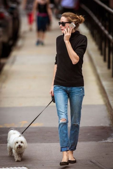 very modern Audrey Edgy Classic Style, Minimalistic Clothing, Olivia Palermo Street Style, Edgy Classic, Everyday Flats, Estilo Olivia Palermo, Olivia Palermo Lookbook, Looks Jeans, Bianca Jagger