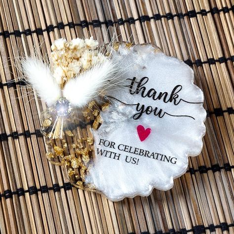 Amazon.com: Rallad 20 Pack Wedding Favors for Guests Resin Fridge Magnet Wedding Party Souvenir Gifts Bridal Shower Favors Magnet with Natural Dry Flower Savoroski Stone Thank You Text - Party Favors Adults Women : Handmade Products Party Favors Adults, Dried Flowers For Wedding, Adult Party Favors, Gift Favors, Party Favors For Adults, Anniversary Party Decorations, Flowers For Wedding, Resin Products, 30th Wedding Anniversary