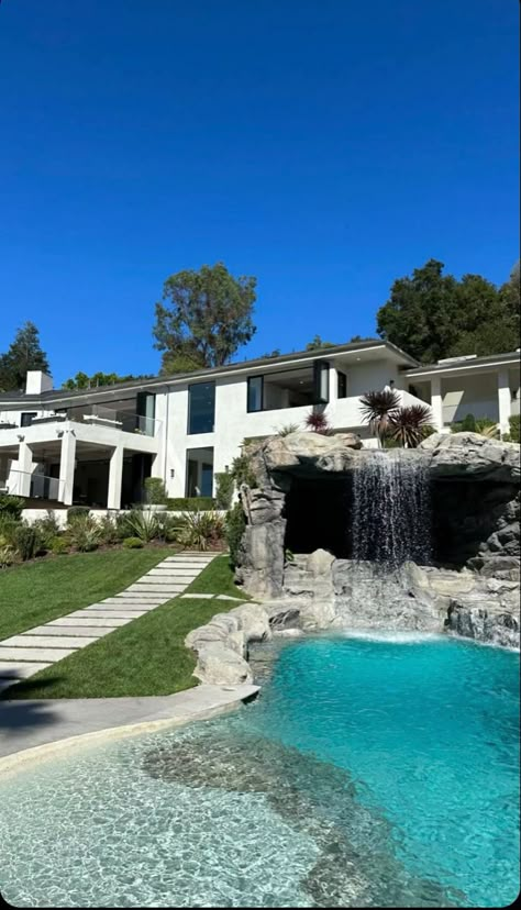 Waterfall Cliff, White Mansion, Malibu Mansion, Waterfall House, City View Apartment, Mansion Exterior, Waterfall Design, Dream Life House, The Home Edit