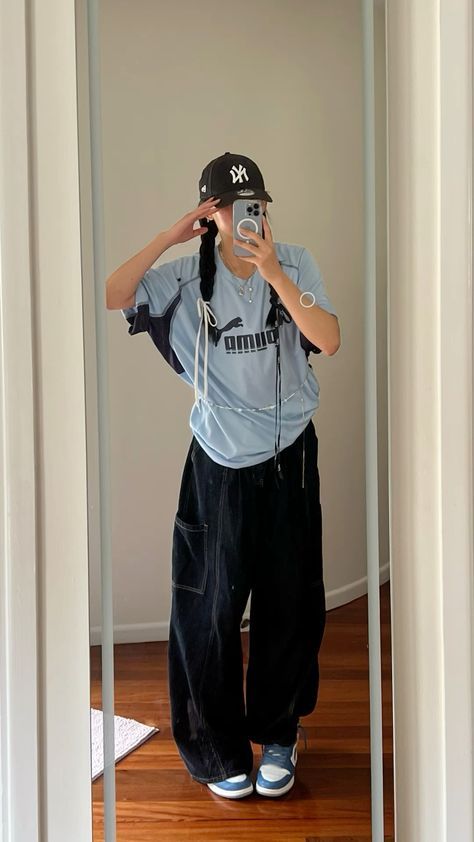 Y2k Fits Girl, Streetwear For School, Baggy Outfits Girl Aesthetic, Baggy Y2k Outfits Girl, Baggy Clothes Outfit Women Streetwear, Y2k Girls Outfits, Casual Outfits Streetwear, Streetwear Baggy Outfits, Baggy Dance Outfit