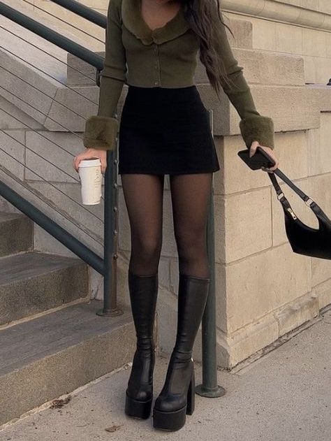 Black Tights Outfit, Black Skirt Outfits, Rock Outfit, Paris Mode, Neue Outfits, American Beauty, Mode Inspo, Looks Chic, Outfit Inspo Fall