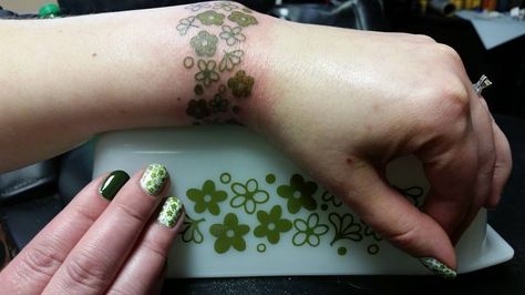 Pyrex Tattoo, Spring Blossom Pyrex, Crazy Daisy Pyrex, Vintage Pyrex Patterns, Pattern Tattoos, Pyrex Patterns, Vintage Cowgirl Art, Daisy Tattoo, Nails Inspired