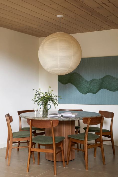 A Midcentury Bay Area Home Gets a Japandi-Inspired Renovation | Architectural Digest Small Dining Room Inspiration, Japandi Interior Design, Buffet Decor, Small Dining Room, Dining Room Buffet, Japandi Interior, Mid Century Modern Dining, Mid Century Dining, Dining Nook