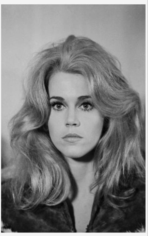 Jane Fonda in the set of her 1967 French film, Metzengerstein. Jane Fonda 60s, Jane Fonda Barbarella, Rita Coolidge, 60s Makeup, French Film, Image Film, Actrices Hollywood, Jane Fonda, Long Blonde