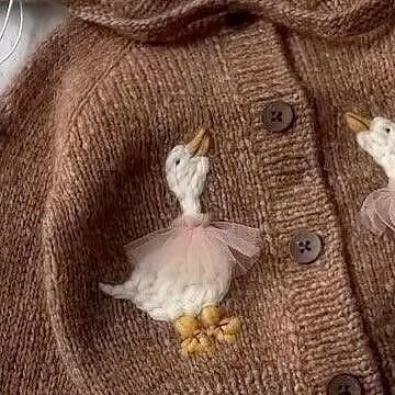 Best Ugly Christmas Sweaters, Ugly Christmas Sweater Ideas, Christmas Sweater Ideas, Clothes Embroidery Diy, Embroidery Sweater, Sweater Ideas, Haken Baby, Embroidery On Clothes, Ugly Christmas Sweaters