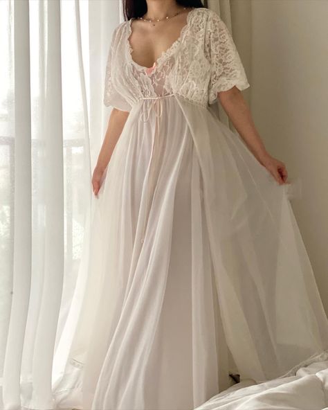 Fantasy Nightgown Art, 1880s Nightgown, Fairytale Nightgown, Victorian Nightgown Aesthetic, Sleep Clothes For Women, Medieval Clothing Royal, Susie Core, Medieval Nightgown, Nightgown Outfit