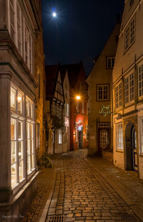 ˚Historical old town Bremen, Germany Street At Night, Bremen Germany, Beautiful Streets, Night Aesthetic, City Aesthetic, Street Scenes, Pretty Places, City Streets, Travel Aesthetic