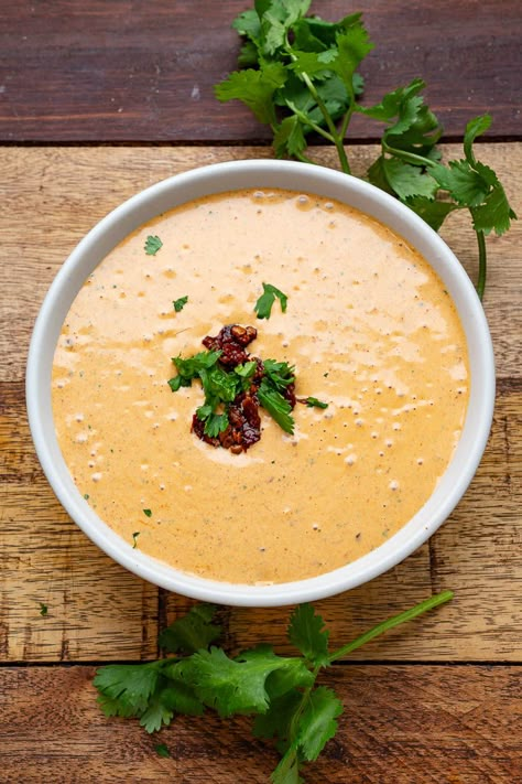 A creamy and smoky chipotle chili sauce that's packed with flavour! Chilis Honey Chipotle Crispers, Copycat Chilis Honey Chipotle Chicken, Chili's Honey Chipotle Sauce, Chipotle Chilli, Bacon Cauliflower, Closet Cooking, Chipotle Chili Powder, Yum Yum Sauce, Chipotle Chili