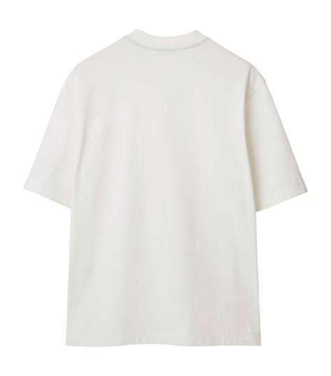 Find BURBERRY Cotton Ekd T-shirt on Editorialist. While Burberry has undoubtedly shifted from classic English refinement to a more street-savvy aesthetic in recent years, it never leaves behind its heritage. This is proven by the choice to revisit its historic Equestrian Knight Design, which was first introduced in 1901 and now adorns its more casual pieces like this T-shirt. Plain White T's, Plain White Shirt, Knight Design, Plain White T Shirt, Striped Jersey, London Street Style, Latest T Shirt, Plain Tops, Burberry Women