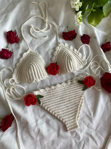 Crochet A Butterfly, Bathing Suit Crochet, Crochet Bathing Suit, Swimsuit Crochet, Triangle Crochet, Crochet Beach Wear, Swimsuit Cute, Handmade Bikinis, Crochet Bathing Suits