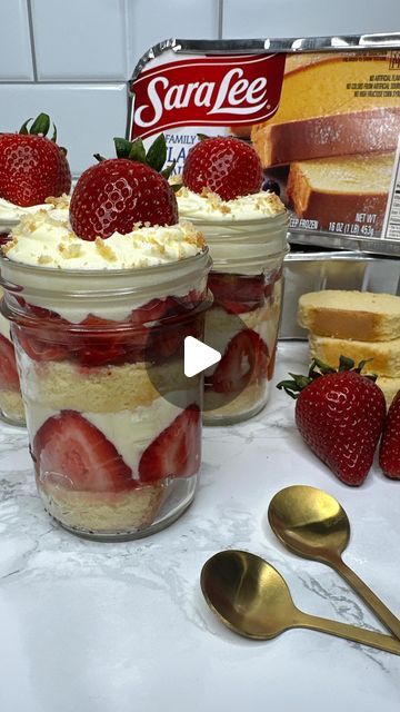 Dessert Ideas With Strawberries, Strawberry And Oreo Dessert, Strawberry Shortcake Trifle Recipe, Strawberry Shortcake Trifle Cups, Dessert Recipes Using Sara Lee Pound Cake, Strawberry Shortcake Jars, Sara Lee Pound Cake Dessert Ideas, Strawberry Shortcake With Pound Cake, Pound Cake And Strawberries Dessert