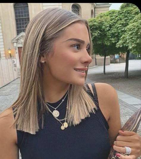 Tuns Bob Lung, Short Hair Highlights, Bronde Hair, Straight Hair Cuts, Straight Blonde Hair, Short Brown Hair, Dirty Blonde Hair, Dark Blonde Hair, Balayage Hair Blonde