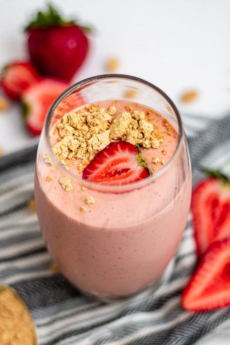 Easy Protein Packed PB and J Smoothie Peanut Butter And Jelly Smoothie, Strawberry Protein Smoothie, Pb And J Smoothie, Healthy Protein Smoothies, Post Workout Protein Shakes, Pb And J, Easy Protein, Healthy Protein Snacks, Peanut Butter Smoothie