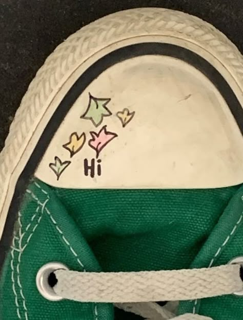 Heartstopper Shoes, Converse Design, Regnul Animal, Heart Stopper, Shoes Drawing, Aesthetic Shoes, Swag Shoes, Shoe Art, Diy Shoes