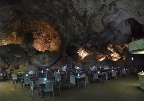 The tables here are all lit by lanterns, which keeps the lighting low and lets you admire the surrounding cave as you enjoy your snack. Carlsbad New Mexico, Southern New Mexico, Carlsbad Caverns National Park, Underground Caves, University Of New Mexico, Carlsbad Caverns, New Mexico Usa, Lunch Room, Unique Restaurants