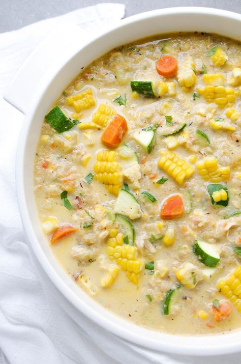 I love chowders. Clam chowder, potato chowder, corn chowder- if it has the word chowder... Read Post Corn And Zucchini Chowder, Zucchini Chowder, Fall Stew, Corn And Zucchini, Healthy Corn, Stew Soup, Clam Chowder, Chowder Recipes, Corn Chowder