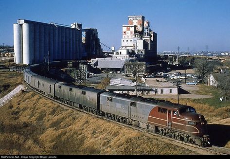 Biplane Model, Gladiator Hulk, Rock Island Railroad, Railroad Images, Road Pics, Grain Elevators, Passenger Train, Railroad Pictures, Animal Illustration Art