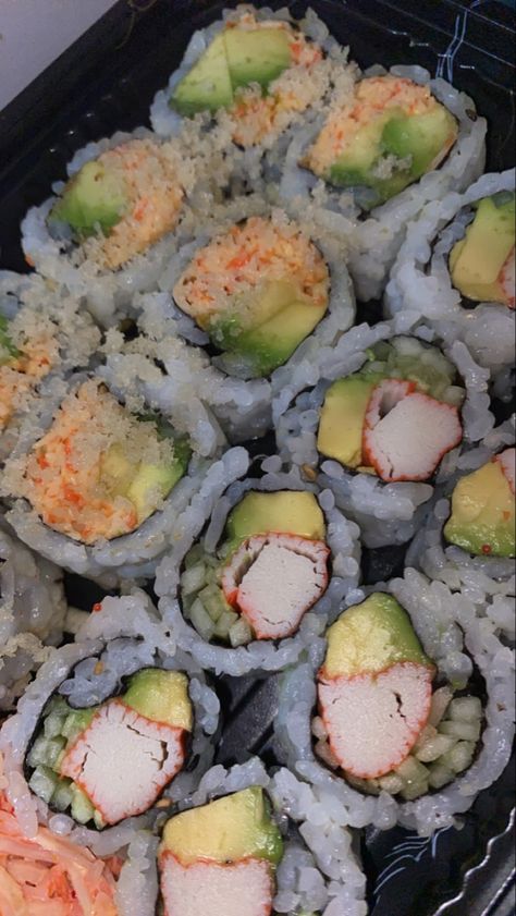 Crunch Roll Sushi, Sushi California Roll, Roll Sushi, California Roll, Good Eats, Comfort Food, Rolls, Yummy Food, California