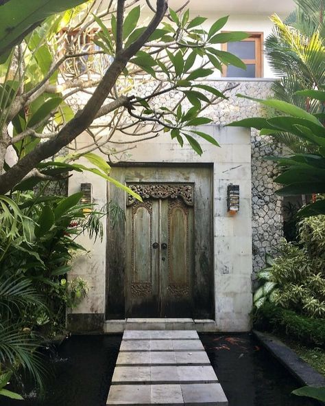 Gardens and Architecture on Instagram: “Stunning entrance to a villa in Seminyak, Bali.  Photo via @bali.travel4women . . . .…” Bali Doors Entrance, Angkul Angkul Bali, Bali House Exterior, Balinese Entrance, Bali Entrance, Bali Door, Bali Architecture, Balinese Garden, Small Villa