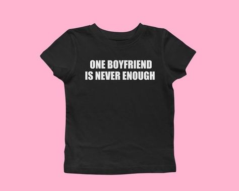 Funny Baby Tees Women, Baby Tees Y2k Funny, Baby Tee Sayings, Y2k Slogan Tee, Baby Tee Funny, Funny Baby Tees Y2k, Baby Tees With Words, Baby Tee Ideas, Baby Tees Aesthetic