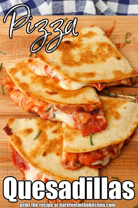 Pepperoni Pizza Quesadillas, Pizza Quesadillas, Pizza Craving, Pizza Quesadilla, Pizza Wraps, Recipes Pizza, Hot Cheese, Tortilla Pizza, Meatless Main Dishes